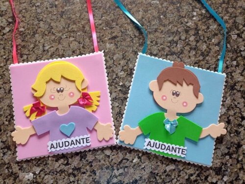 Crachás Ajudantes Crianças