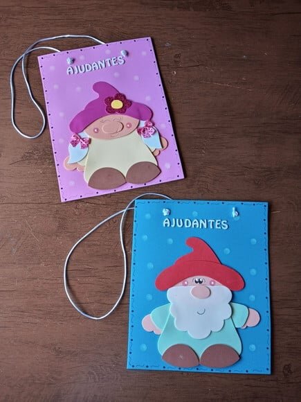 Crachás ajudantes tema gnomos