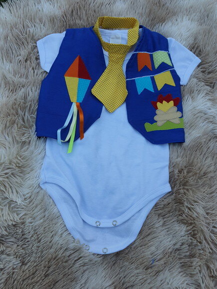 Traje caipira para menino