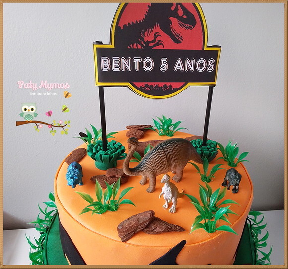 Bolo Cenográfico Dinossauros