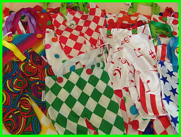 Sacolinha Calça de Palhaço com Kit Desenhos e Giz de Cera