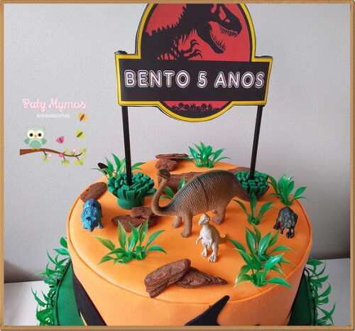 Bolo Cenográfico Dinossauros