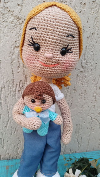 Boneca Mãezinha Amigurumi