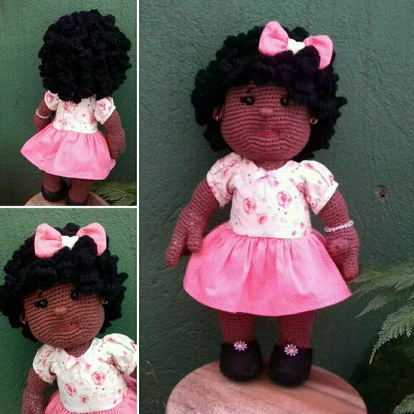 Boneca negra amigurumi