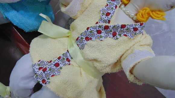Boneca Porta Papel Higiênico Amarela