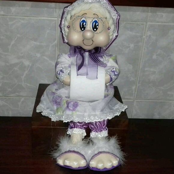 Boneca Porta Papel Higiênico Lilas