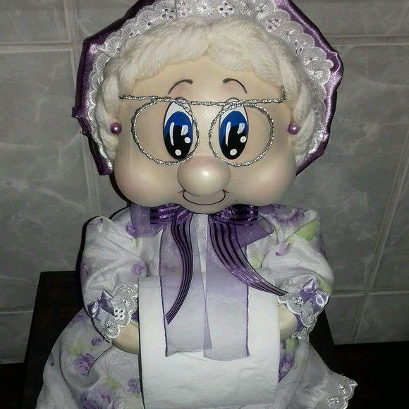 Boneca Porta Papel Higiênico Lilas