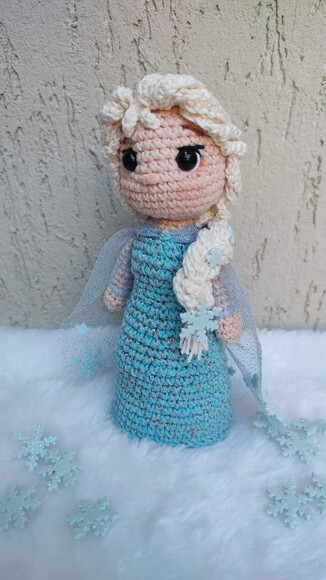 Elsa Frosen em Amigurumi