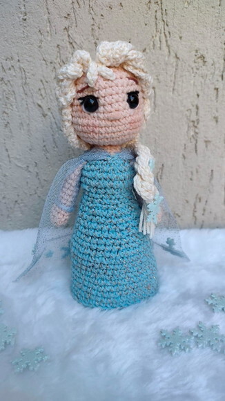 Elsa Frosen em Amigurumi