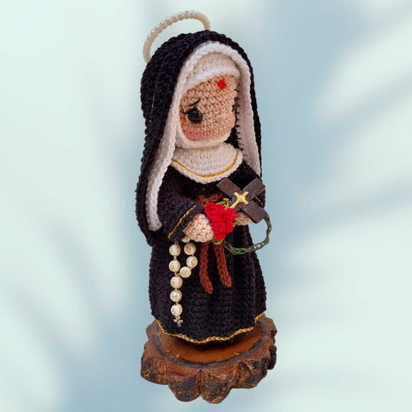 Santa Rita de Cássia Amigurumi