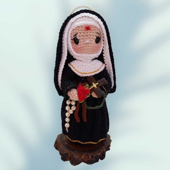 Santa Rita de Cássia Amigurumi