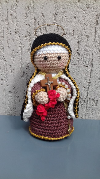 Santa Terezinha Amigurumi. Vendidas Separadamente.