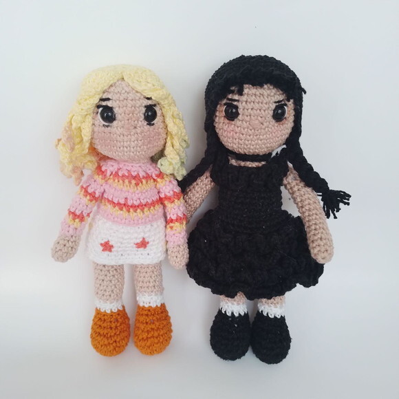 Wandinha e Enid Amigurumi