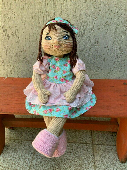 Boneca Amigurumi porta papel higiênico