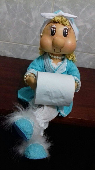 Boneca porta papel higiênico EVA azul