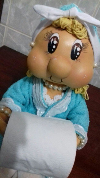 Boneca porta papel higiênico EVA azul