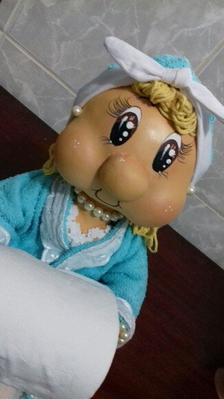 Boneca porta papel higiênico EVA azul