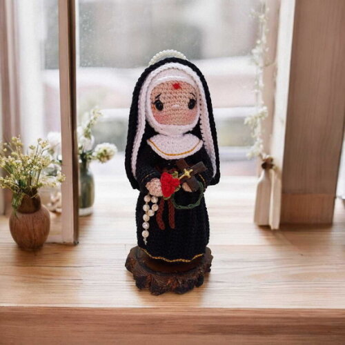 Santa Rita de Cássia Amigurumi