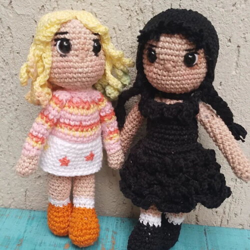 Wandinha e Enid Amigurumi