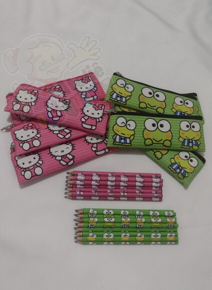 40 Estojos Slim Tam: 19x7 e 40 Lápis Hello Kitty ou Keroppi