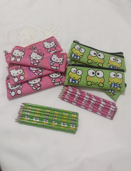 40 Estojos Slim Tam: 19x7 e 40 Lápis Hello Kitty ou Keroppi