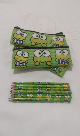 50 Estojos Slim Tam: 19x7 e 50 Lápis Hello Kitty ou Keroppi