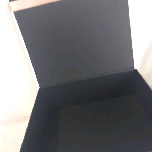 Caixa em Cartonagem Personalizada na Medida 30x25x10