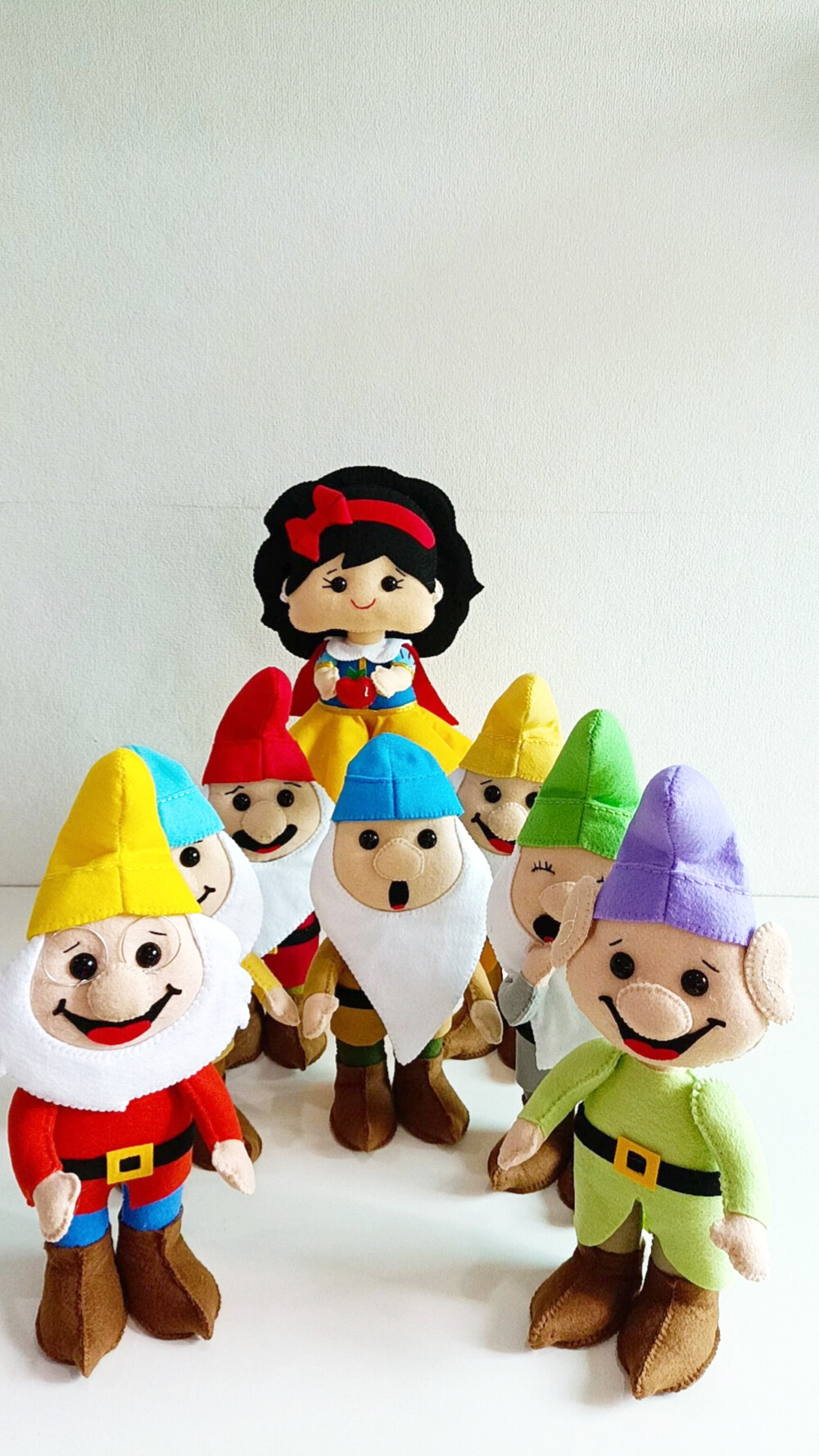 Centro de mesa Branca de Neve e os 7 Anões em feltro