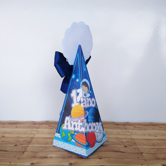 Caixa Pirâmide 3d Astronauta