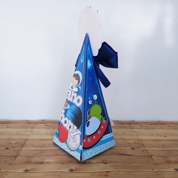 Caixa Pirâmide 3d Astronauta