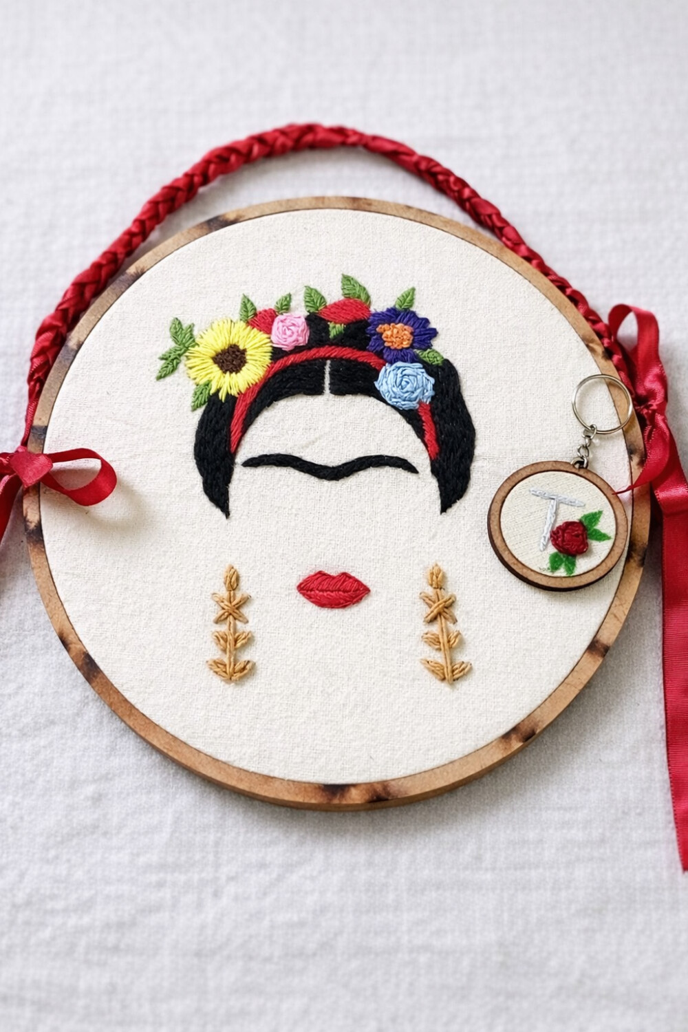 Quadro bordado frida kahlo decoração