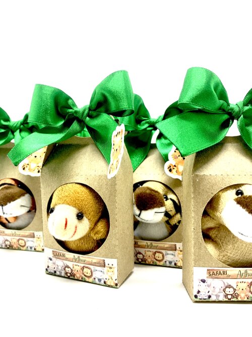 Lembrancinha Pelúcia Safari  Caixinha Kraft Decorada com laço e tag