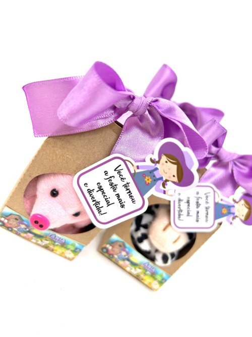 Lembrancinha Pelúcia Fazendinha Lilás Caixinha Kraft Decorada com laço e tag