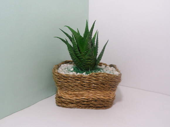Arranjo Floral em Floreira de Sisal