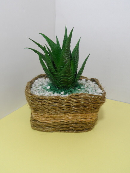 Arranjo Floral em Floreira de Sisal