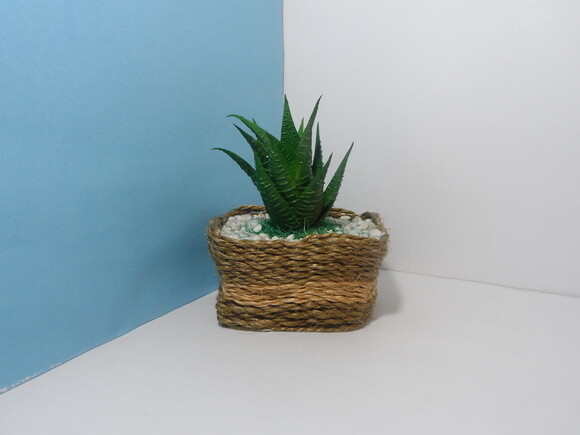 Arranjo Floral em Floreira de Sisal