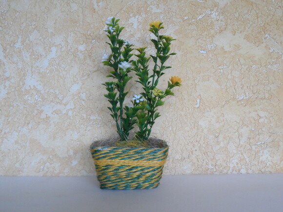 Arranjo Floral em Floreira de Sisal