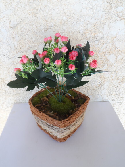 Arranjo Floral em Vaso de Sisal