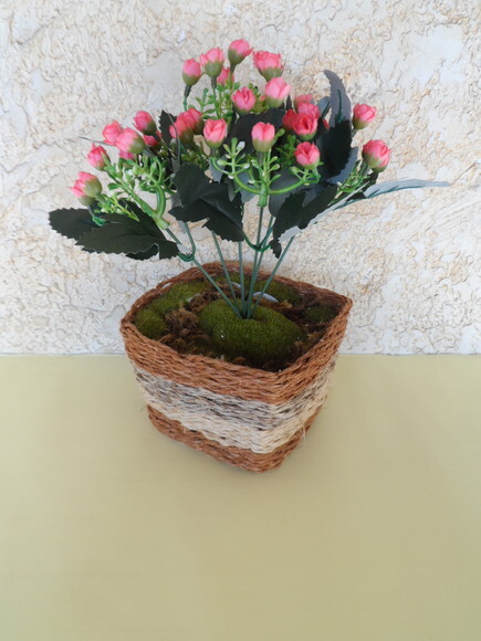 Arranjo Floral em Vaso de Sisal