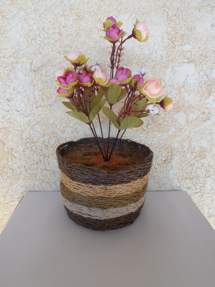 Arranjo Floral em Vaso de Sisal