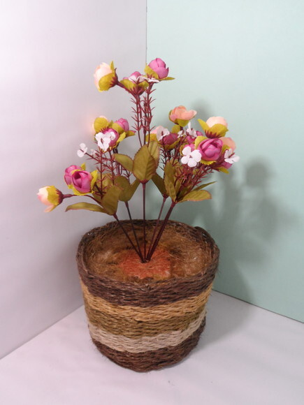 Arranjo Floral em Vaso de Sisal