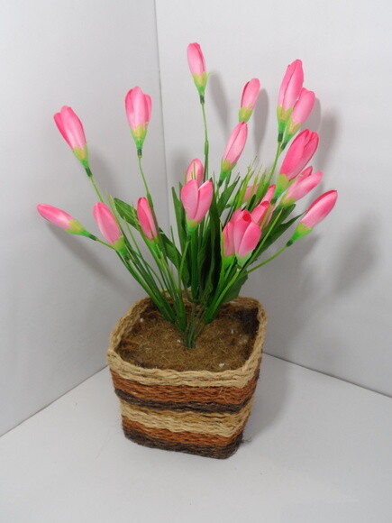 Arranjo Floral em Vaso de Sisal