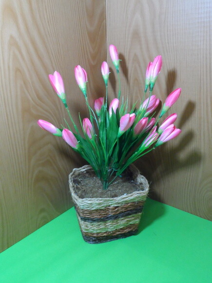 Arranjo Floral em Vaso de Sisal