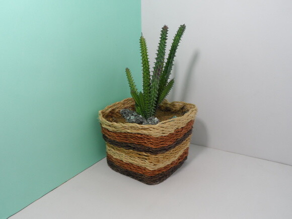 Arranjo Floral em Vaso de Sisal