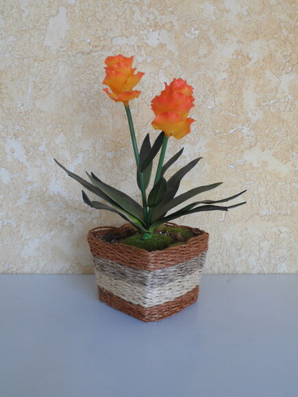 Arranjo Floral em Vaso de Sisal