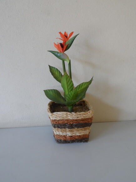 Arranjo Floral em Vaso de Sisal