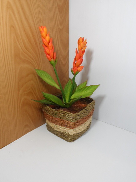 Arranjo Floral em Vaso de Sisal