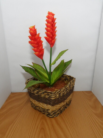 Arranjo Floral em Vaso de Sisal