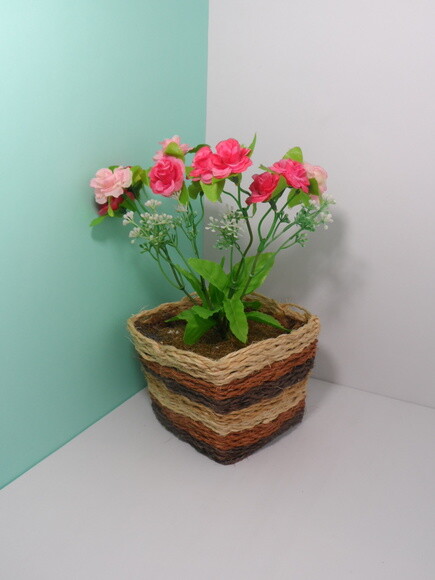 Arranjo Floral em Vaso de Sisal