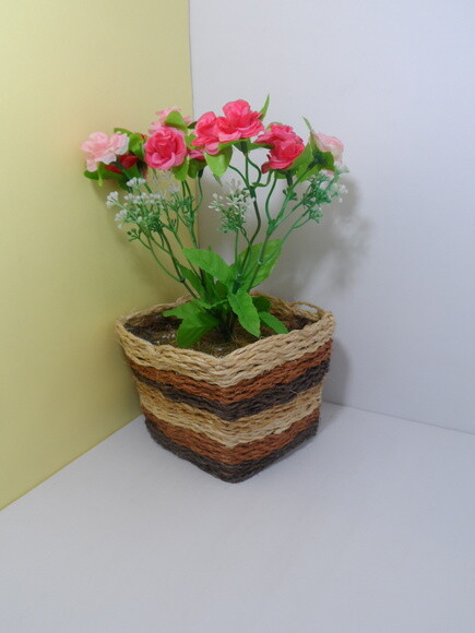Arranjo Floral em Vaso de Sisal